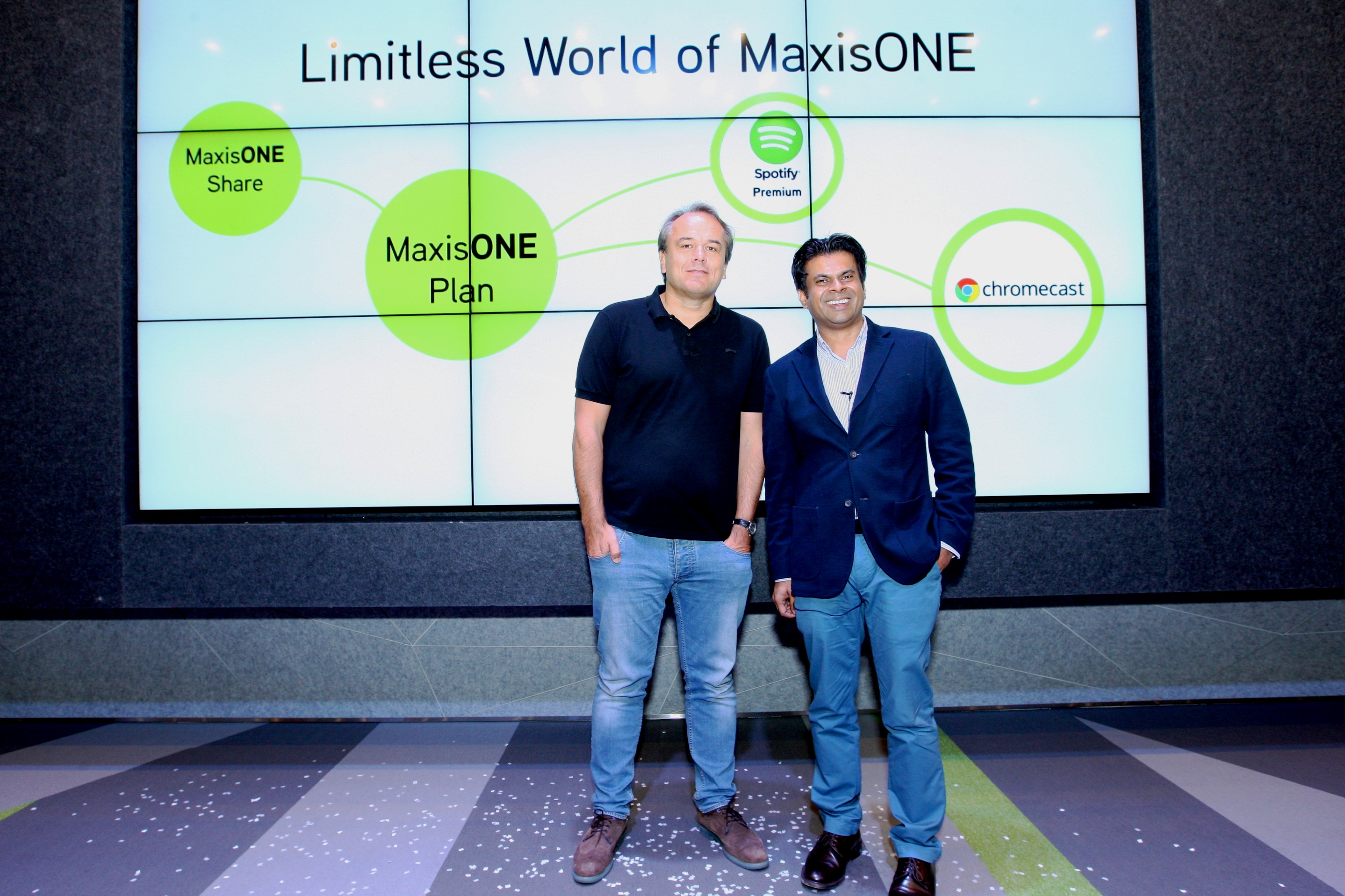 Morten Lundal, Maxis' Chief Executive Officer (left) and Dushyan Vaithiyanathan, Maxis' Head of Consumer Business (right), at the Limitless World of MaxisONE showcase event held at Menara Maxis earlier today.